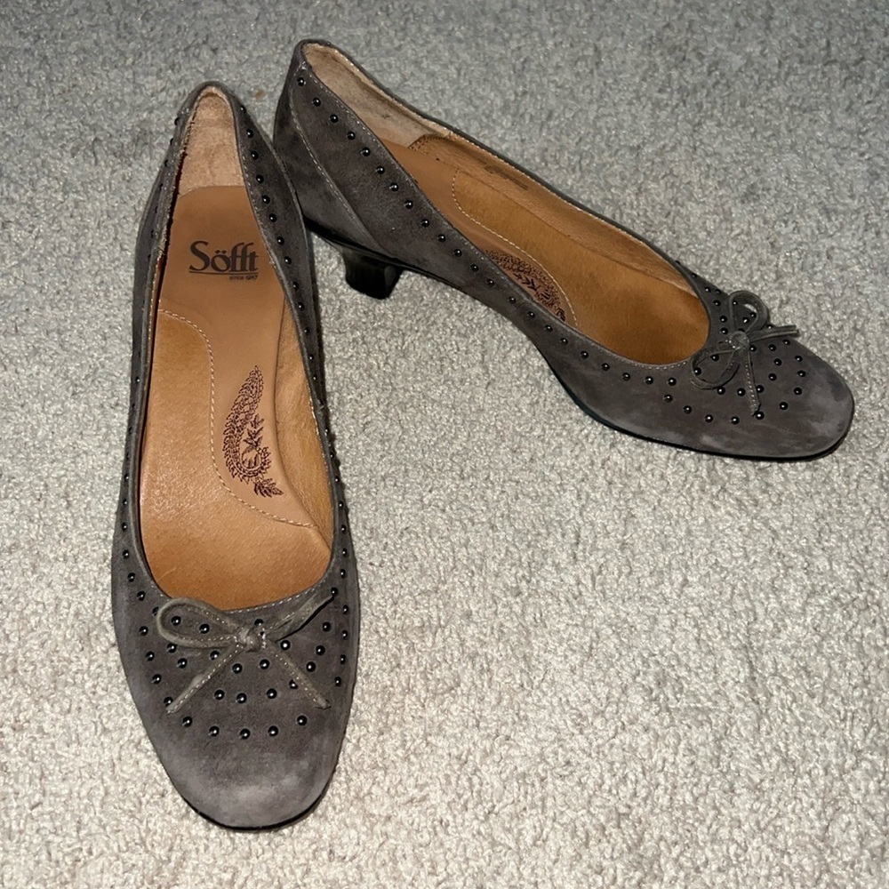 Sofft Suede gray Brown studded bow heels Size 10 M women’s dress shoe